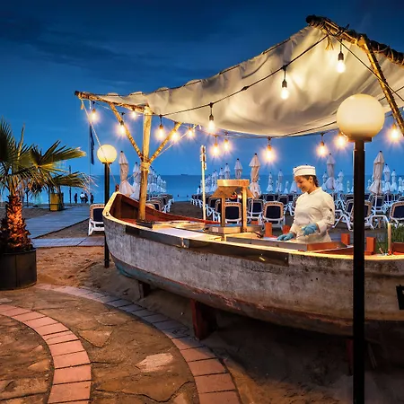 Üdülőközpont Sol Luna Bay